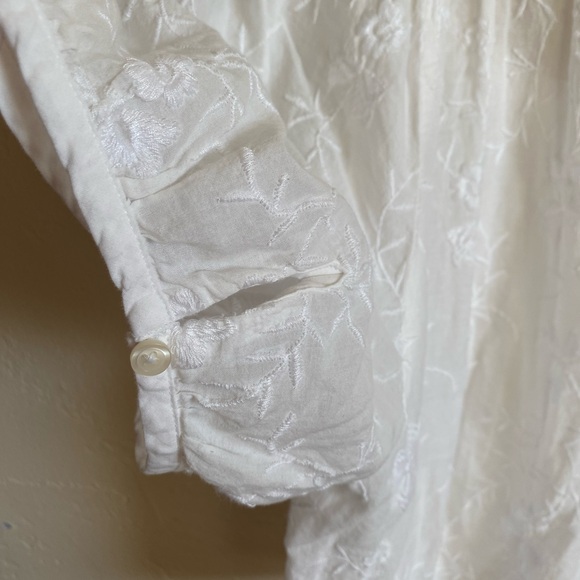 Universal Thread Women’s Floral Embroidered Blouse - Picture 9 of 11